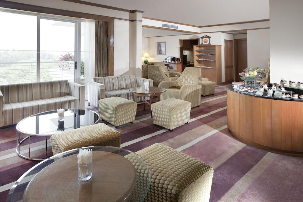Dorsett Grand Labuan Hotell Eksteriør bilde