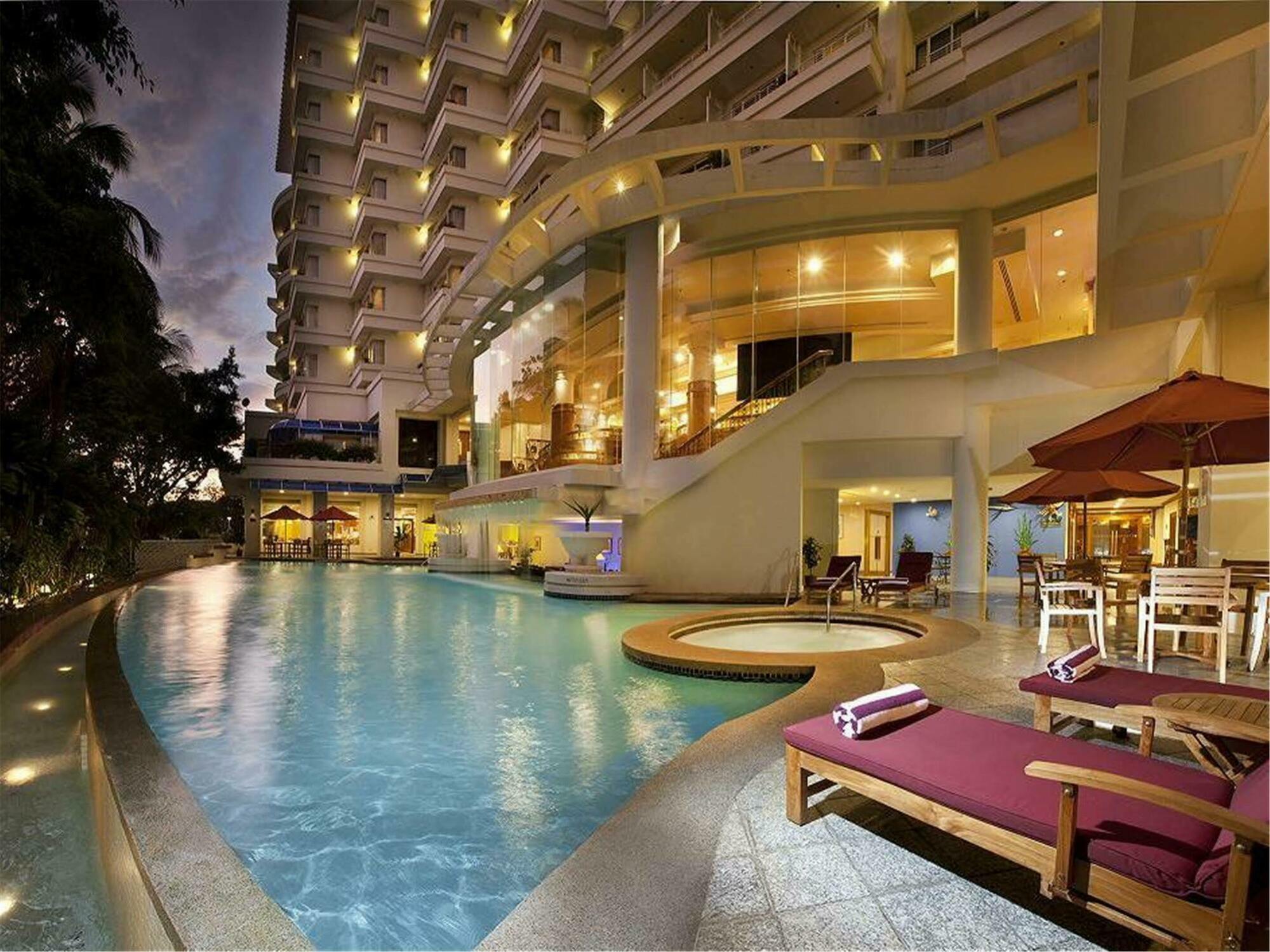 Dorsett Grand Labuan Hotell Eksteriør bilde